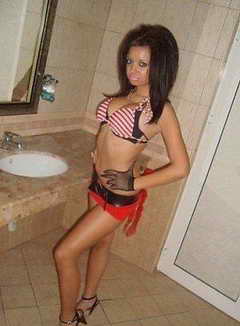 lonely female looking for guy in Lemont, Illinois