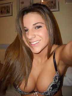 lonely girl looking for guy in Quogue, New York